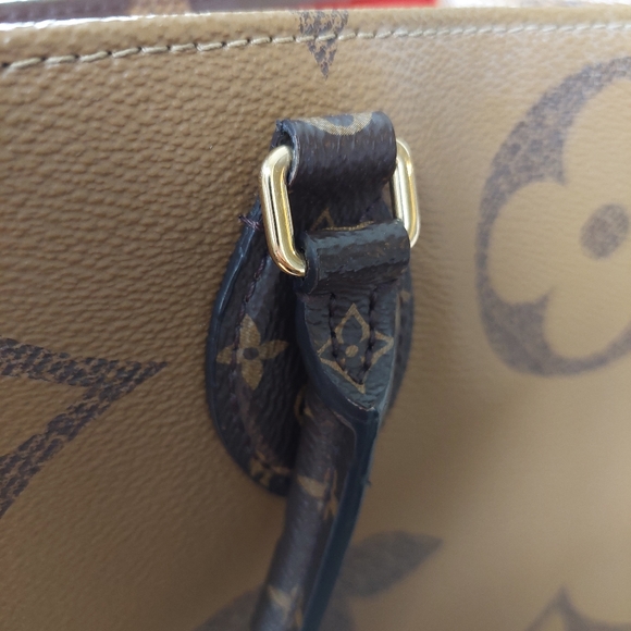 SOLD***LOUIS VUITTON REVERSE ON THE GO GM - Picture 13 of 16